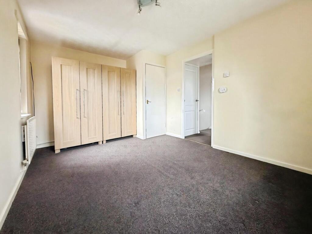 Somerset Close, Tamworth photo 5