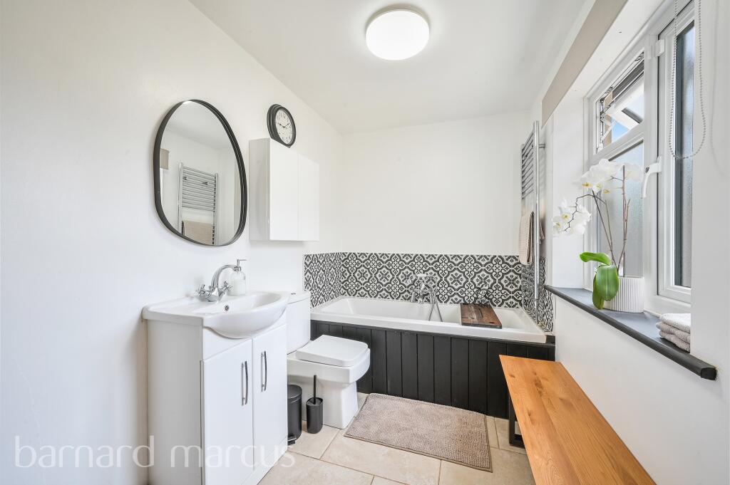 House in London, Malden Rushett - More