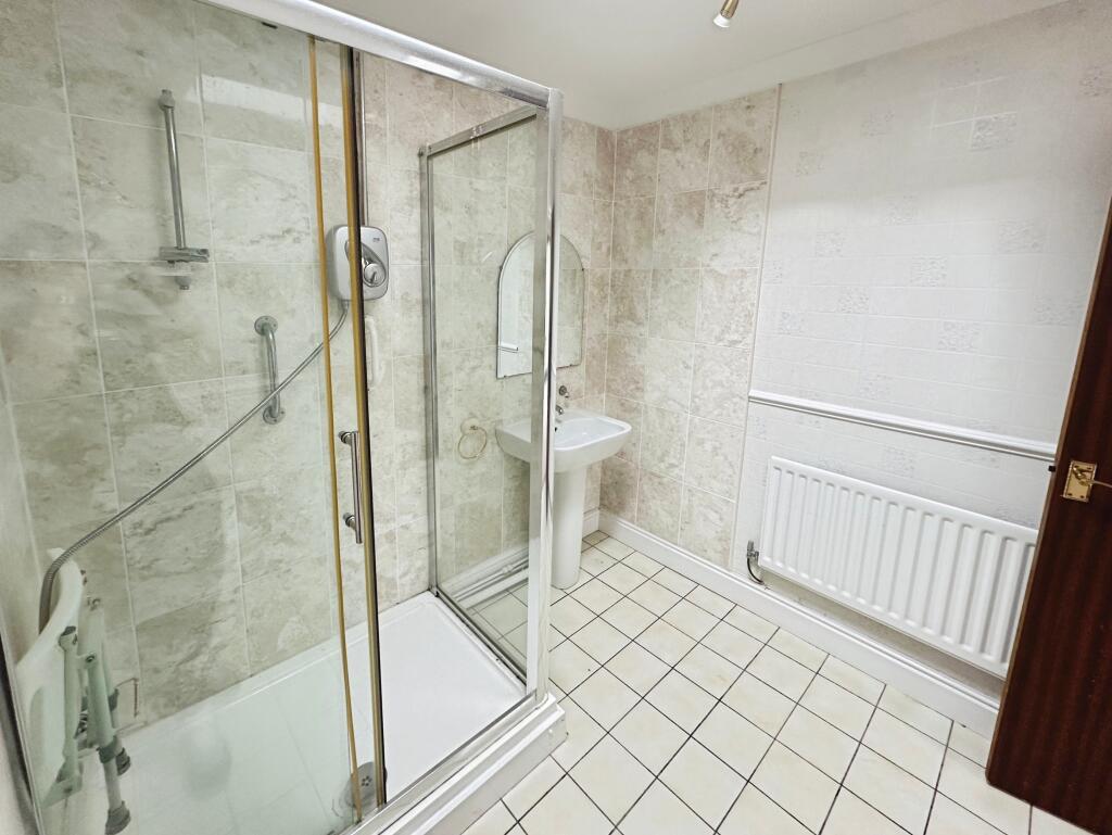 House in Stoke-on-Trent - More