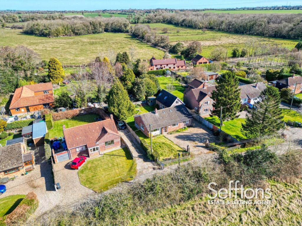 4-bed bungalow on White Gates, Bradfield Common, Bradfield, North Walsham, Norfolk, £375,000