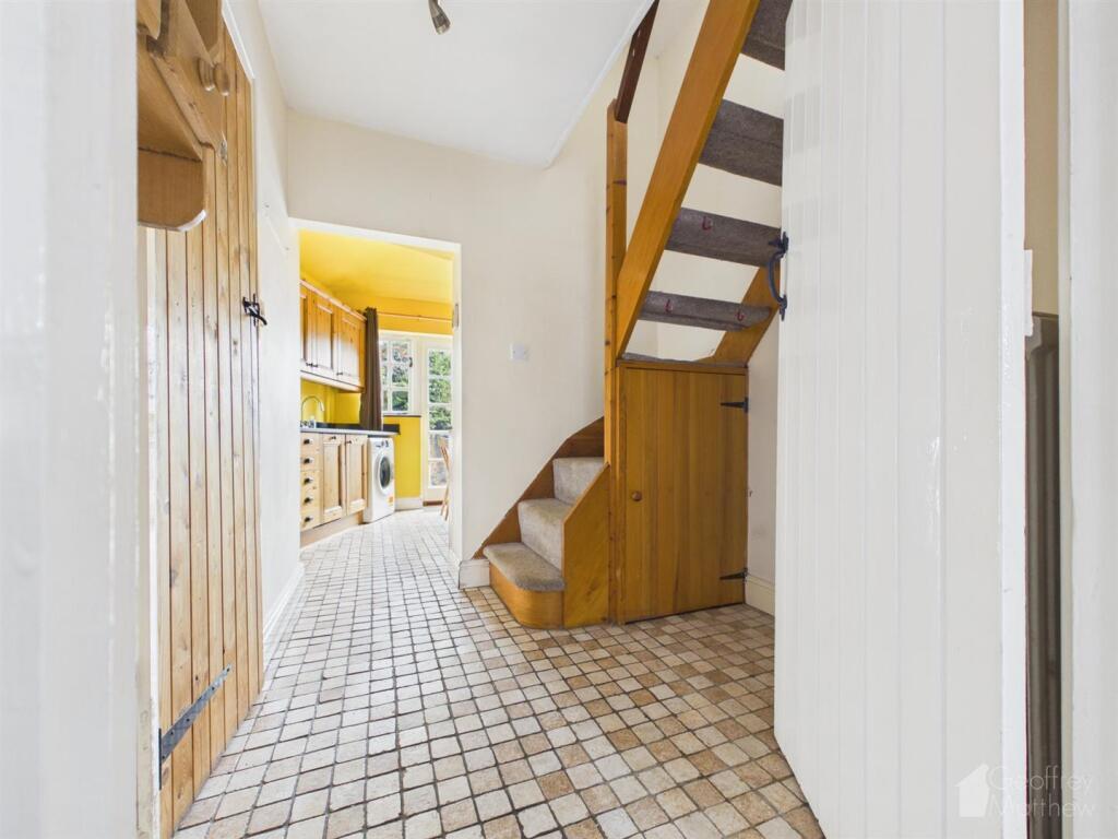 House in North Hertfordshire, St Ippolyts - More