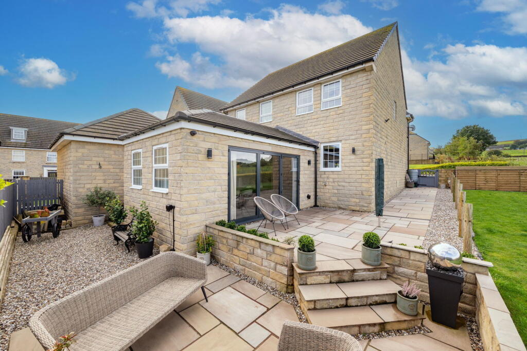 Church Drive, Hoylandswaine, Sheffield, S36 7LZ photo 5
