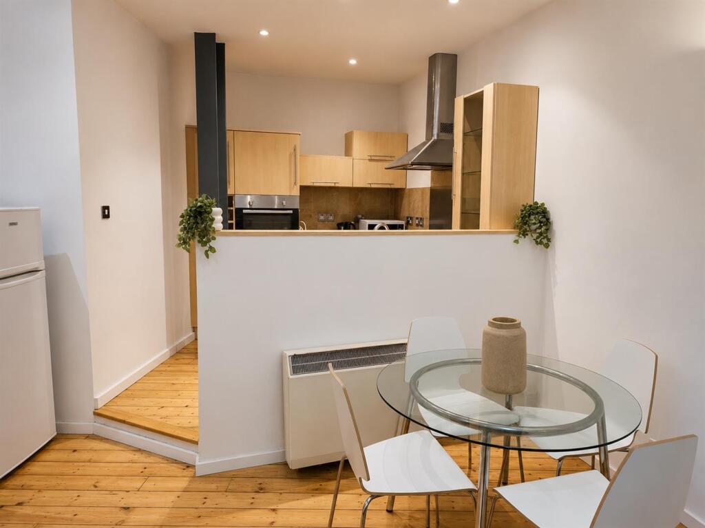 Apartment in Leeds - View 3