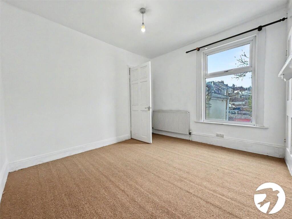House in Chatham, Medway - More