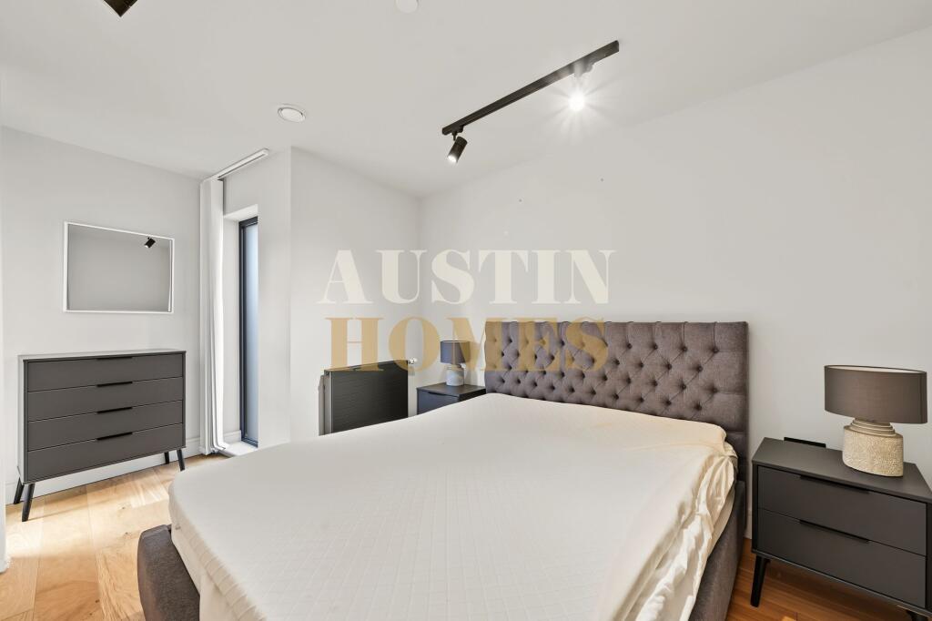 Apartment in London, Purbrook Estate, Old Kent Road - More