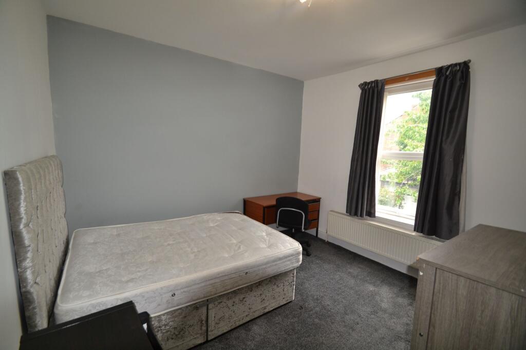 1 bedroom house share for rent