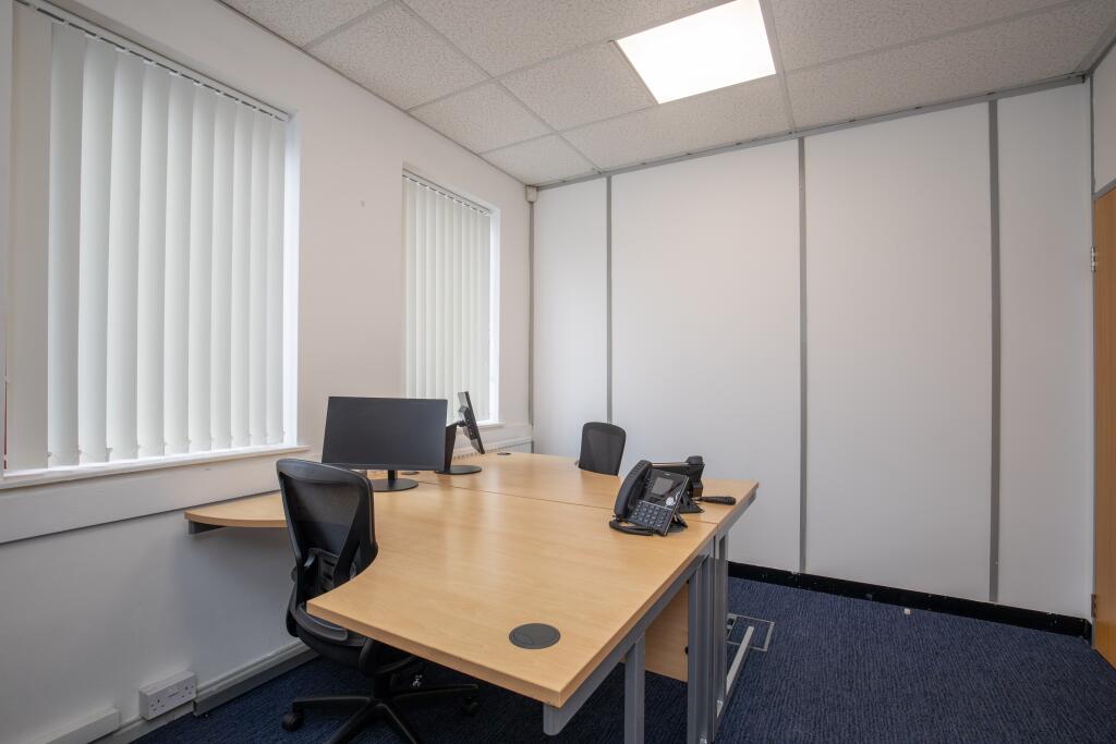 Ground floor office 3-4 people