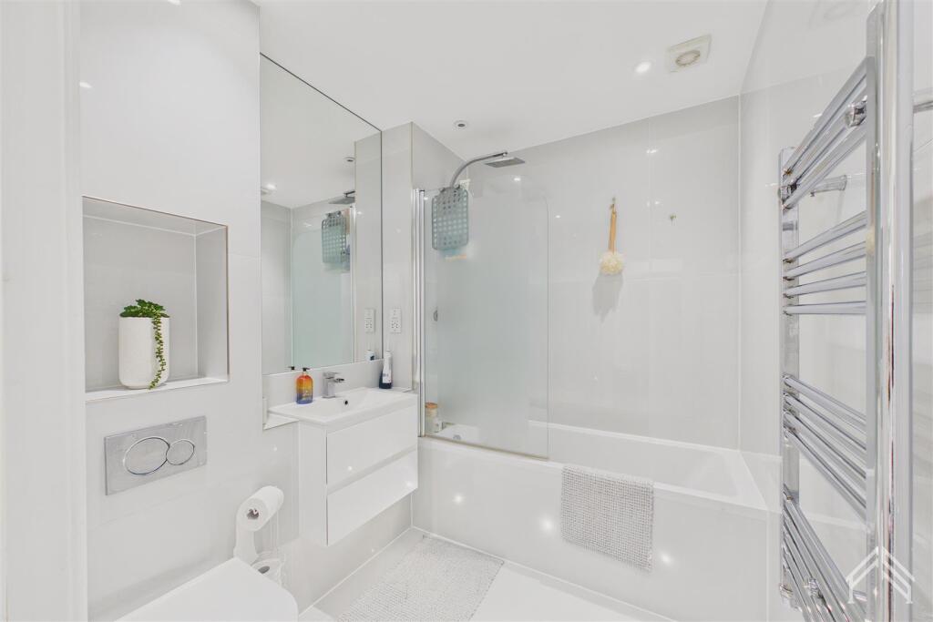Apartment in Harrow - More