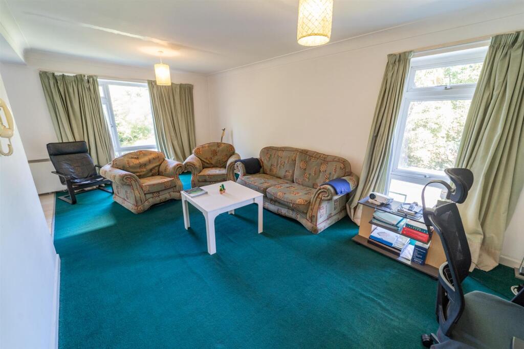 Apartment in Manchester, Victoria Park, Rusholme - View 4