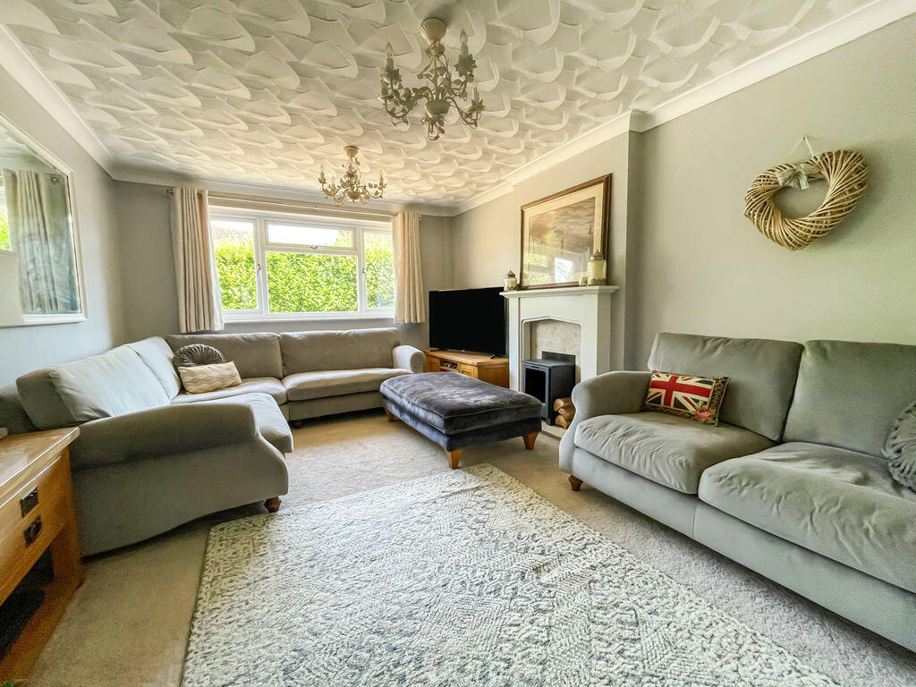 Berrywood Gardens, Hedge End, SO30 photo 2