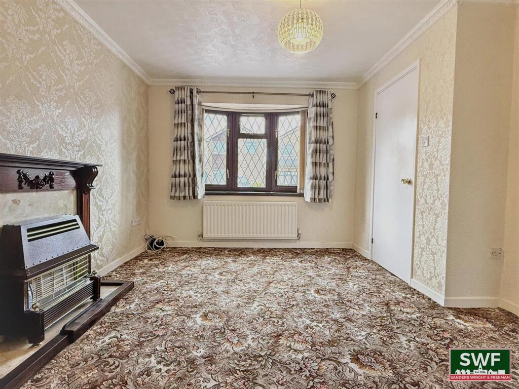 Hilary Drive, Wolverhampton photo 4