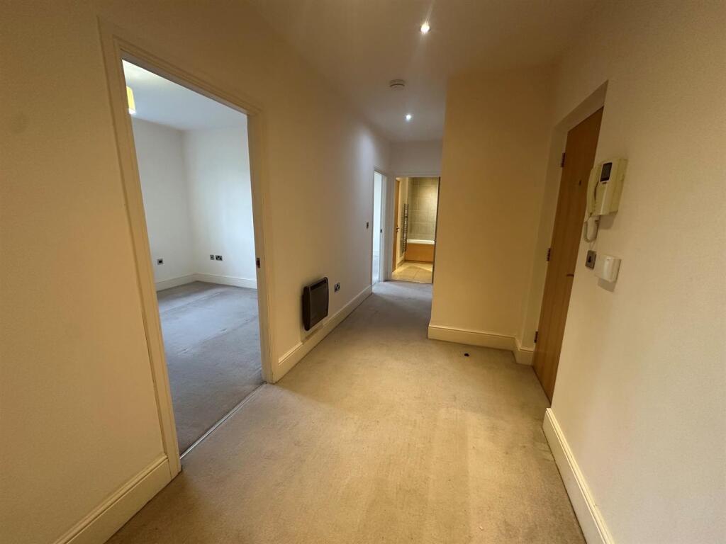 Apartment in Calderdale, West Yorkshire - More