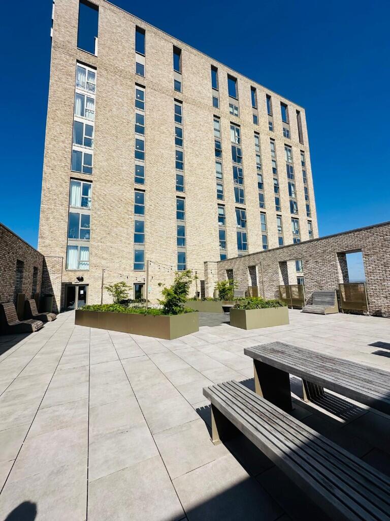 Main image of property: Media City, Salford Quay, M50