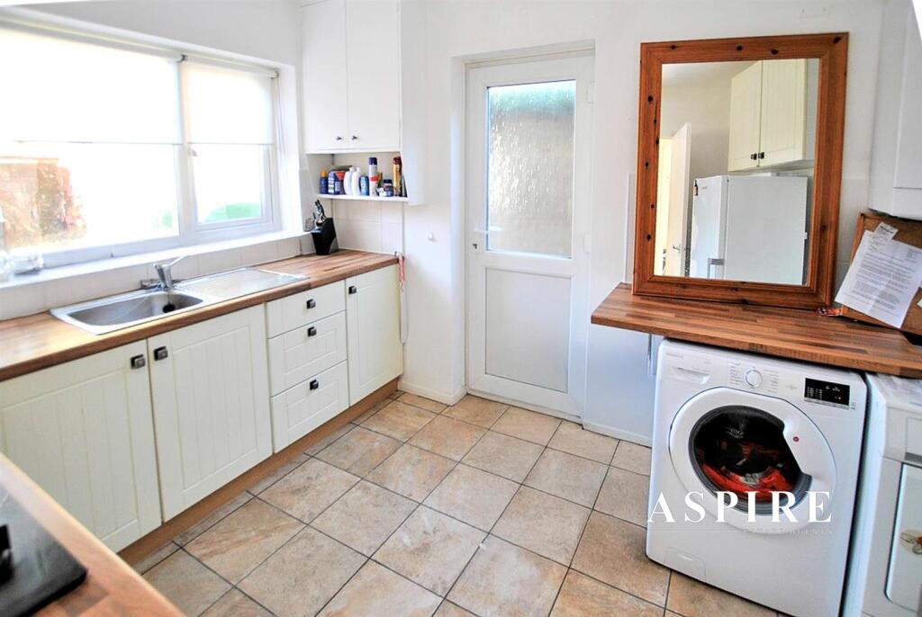 High Road, Benfleet photo 3