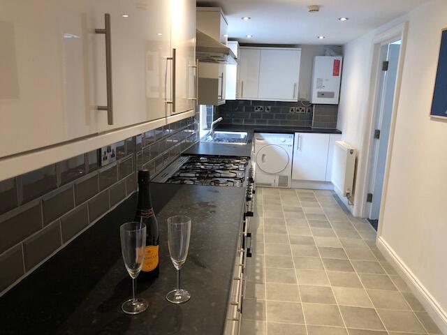 8 bedroom semi-detached house for rent