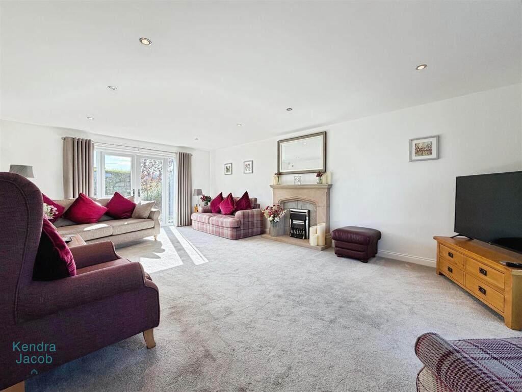 House in Newark and Sherwood, Gorsethorpe, Kings Clipstone - More