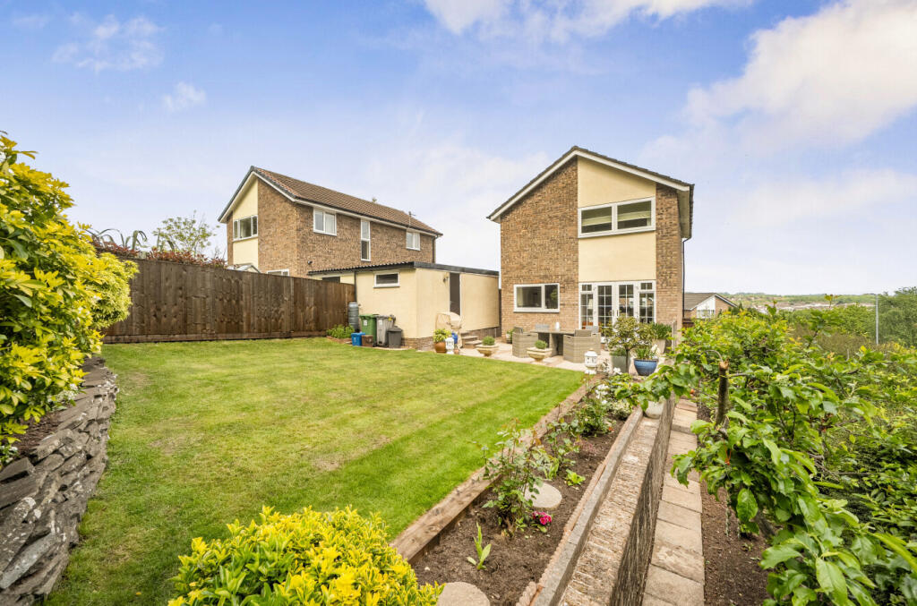 4-bed detached on Hawfinch Close, Cardiff, £435,000