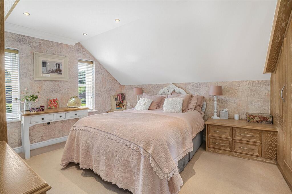 House in Welwyn Hatfield, Essendon - View 4