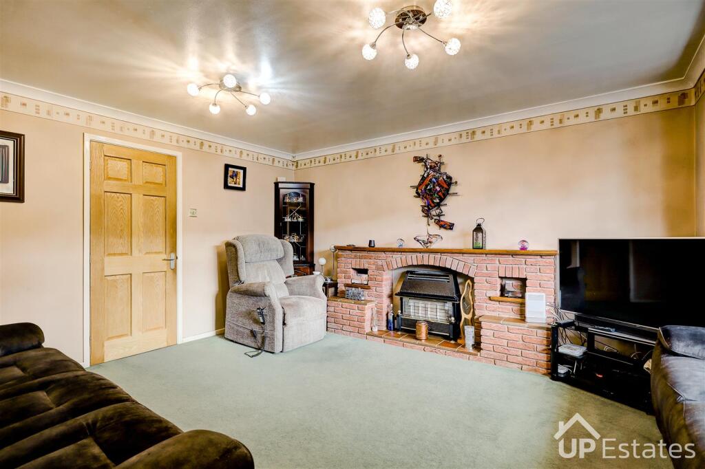 House in Nuneaton and Bedworth, Warwickshire - View 4
