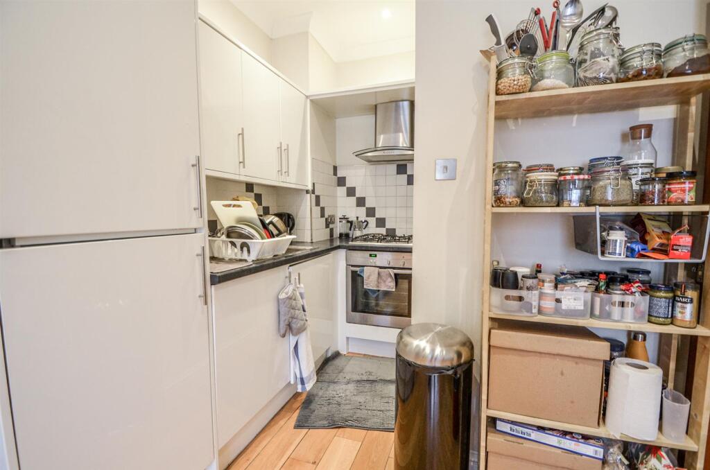 Apartment in London - View 4