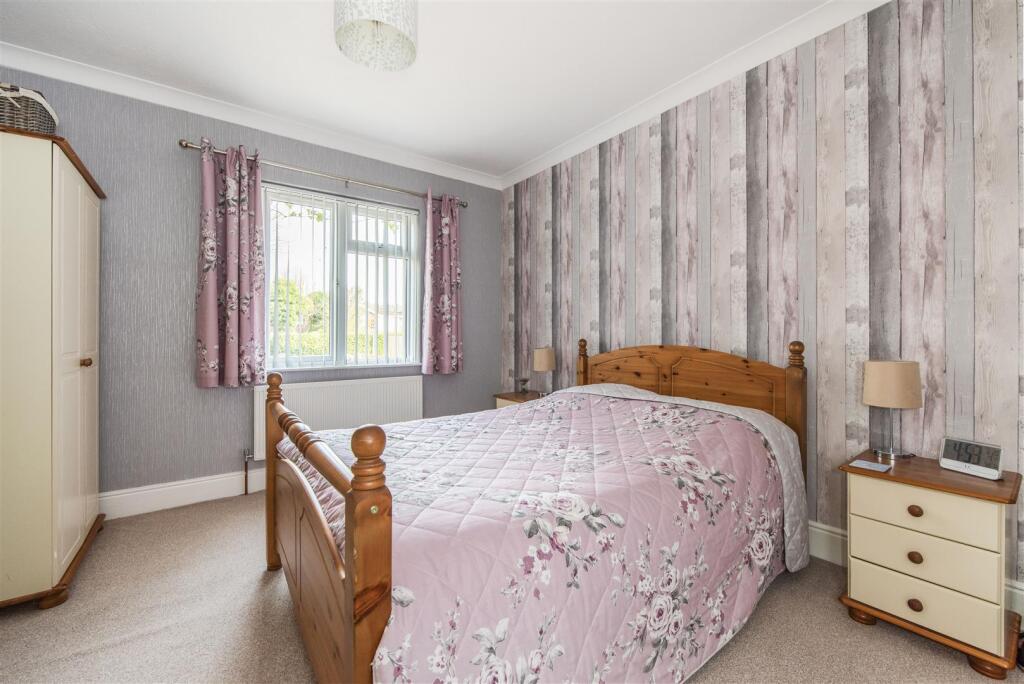 Green Lane, Clanfield - More