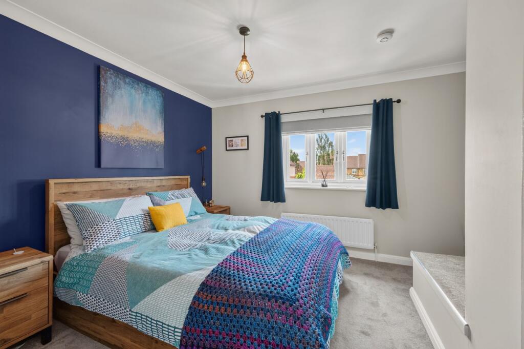 House in Kingston upon Thames - More
