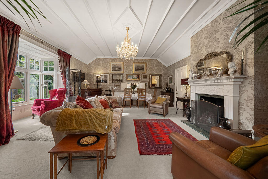 Apartment in Kingston upon Thames - View 3