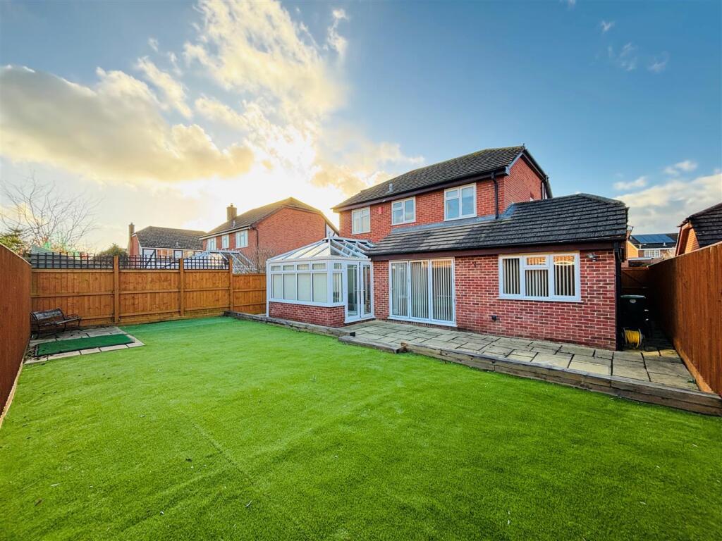Willow Close, Melksham photo 2