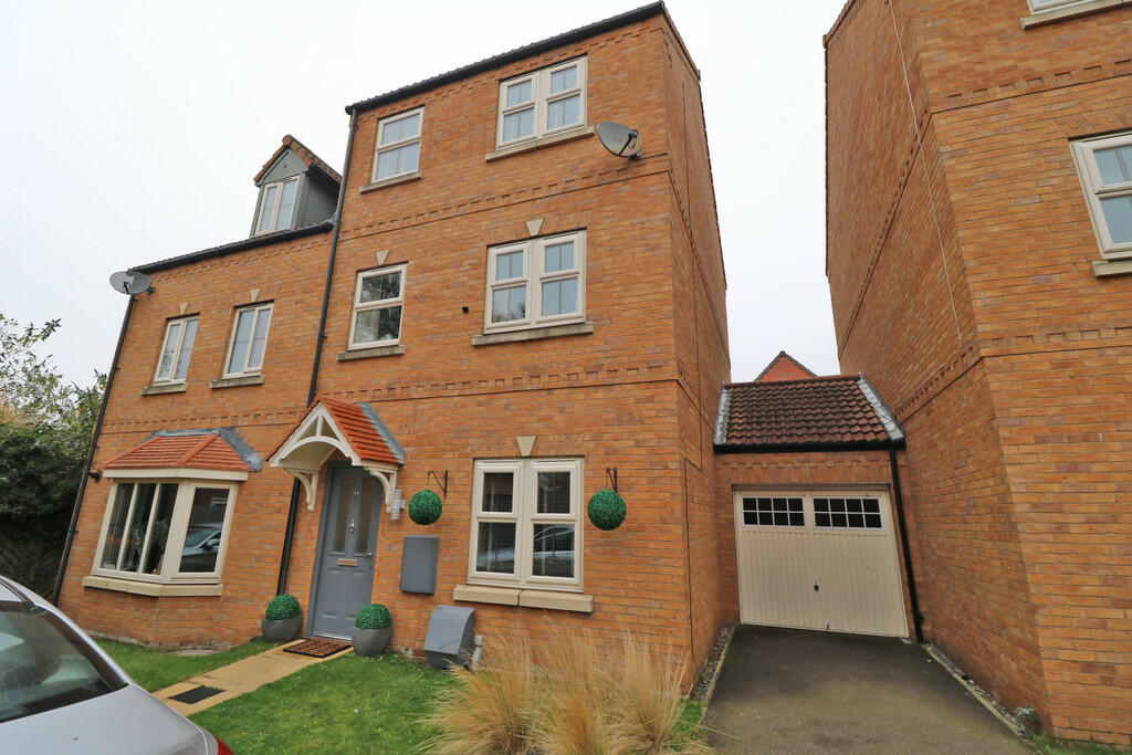 4-bed semi-detached on Harris Gardens, Epworth, £269,995