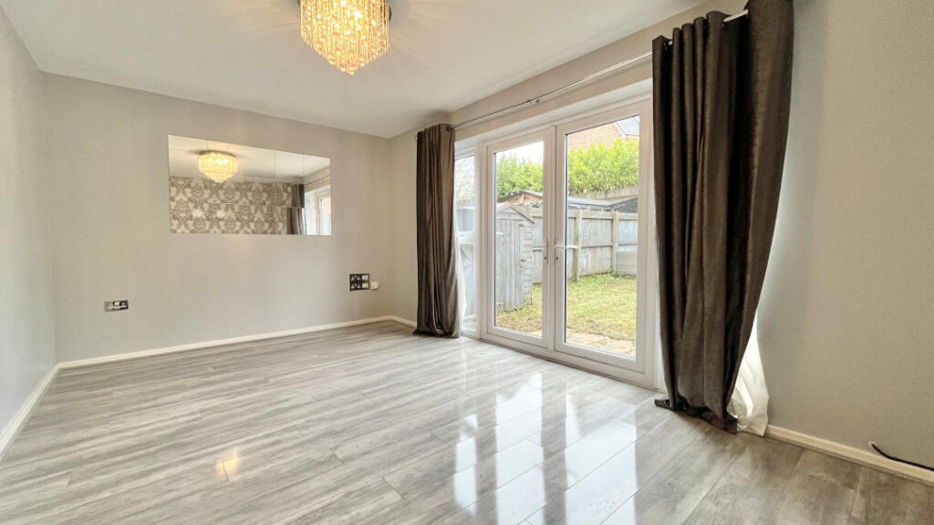 Broadfern, Standish, Wigan, WN6 0GP photo 4