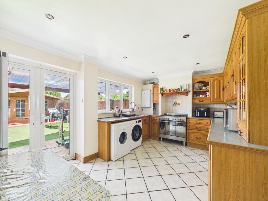 Sandleford Close, Reading, RG2 - View 2
