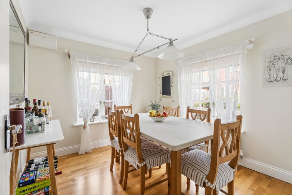 House in Henlow, Central Bedfordshire - More
