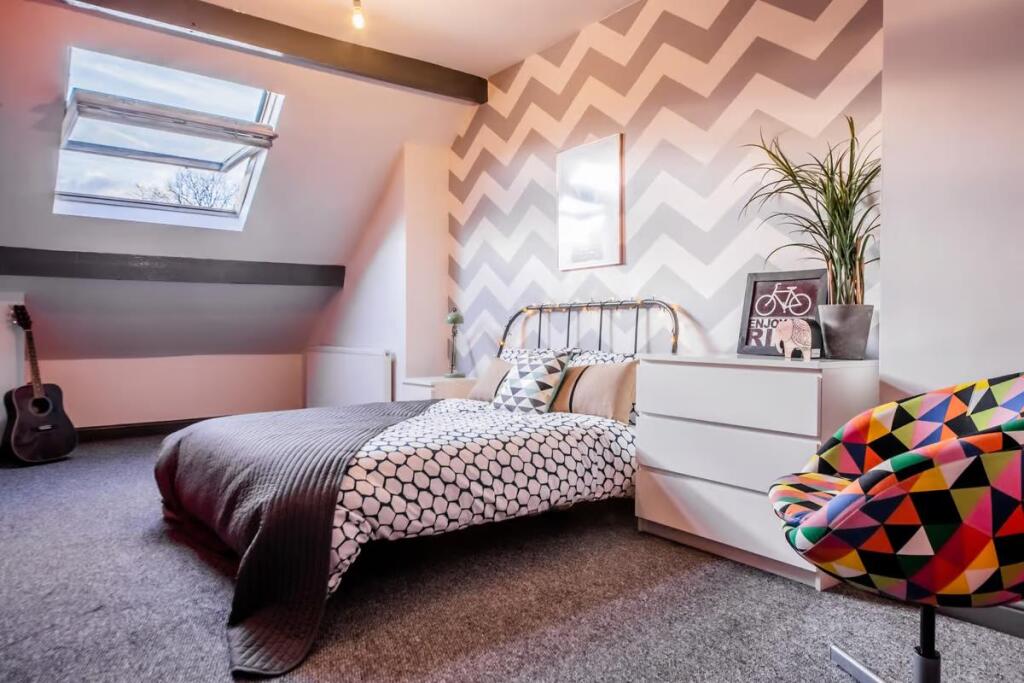 Main image of property: 14 (3) Denham Road, Sheffield