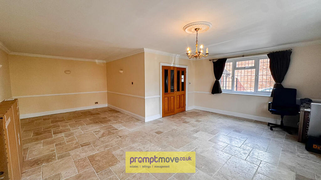 House in Luton, Stopsley - View 4