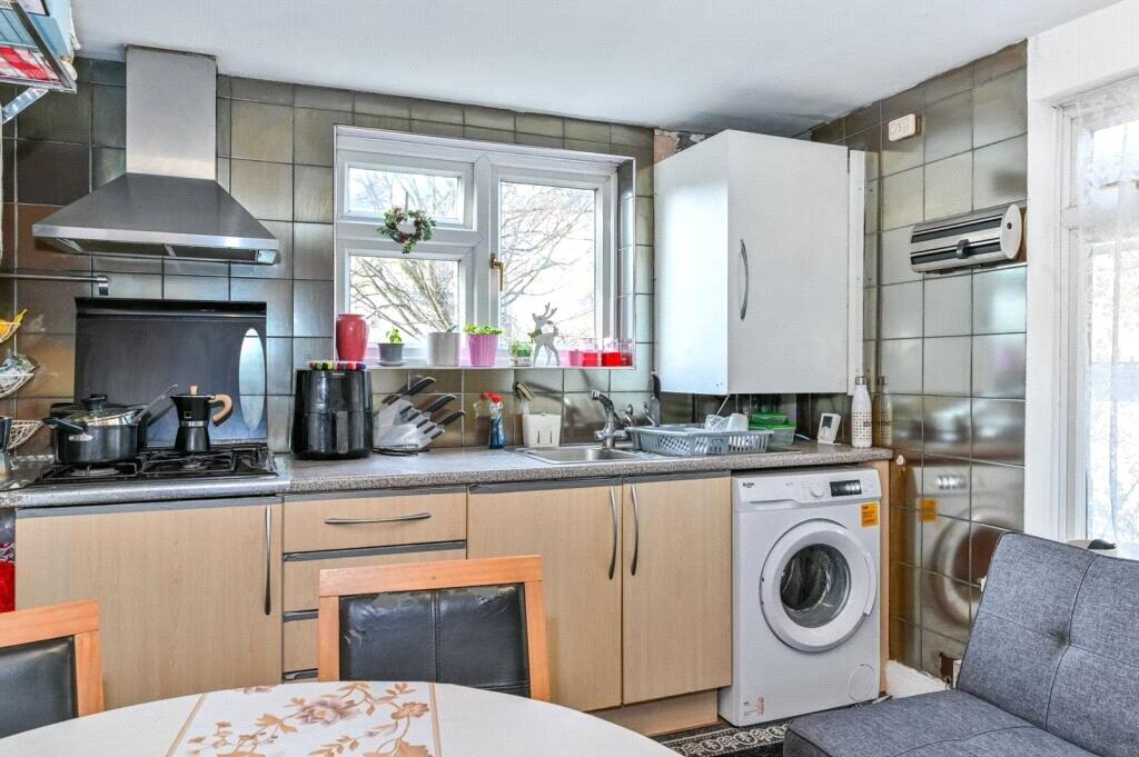 Caledonian Road, Islington, London, N7 - More