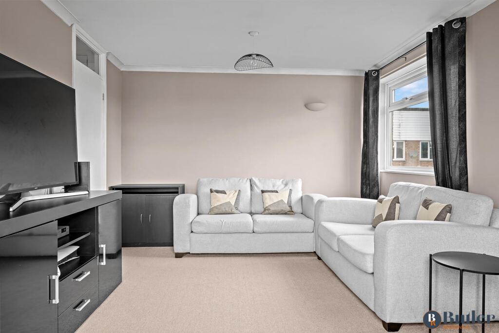 Apartment in Stevenage, Pin Green Industrial Area - More