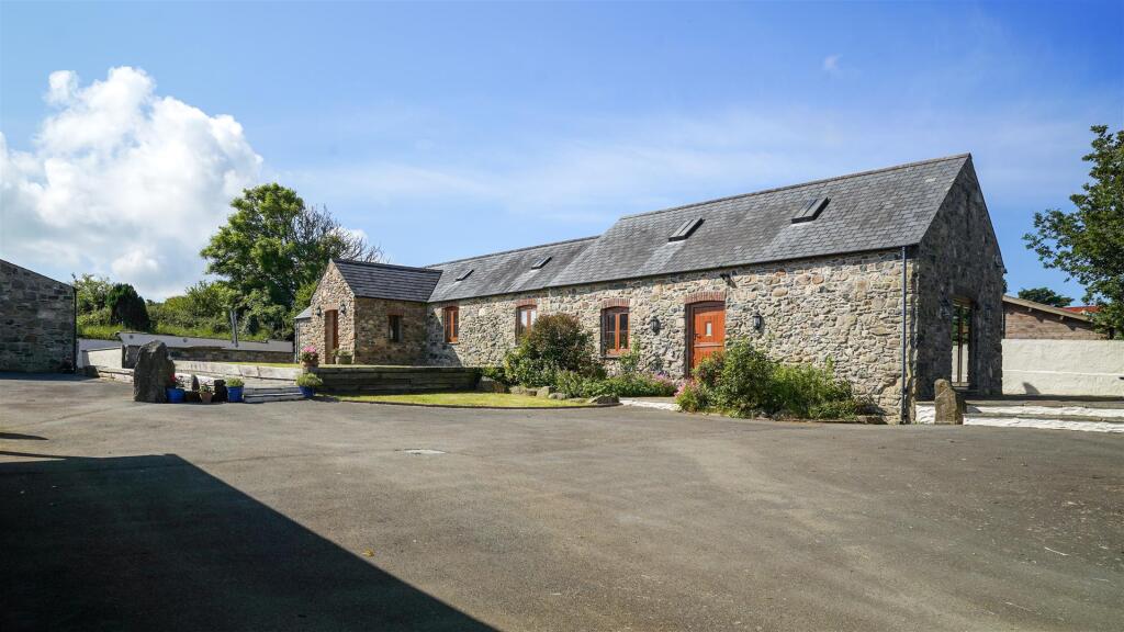 Main image of property: Llanwnda