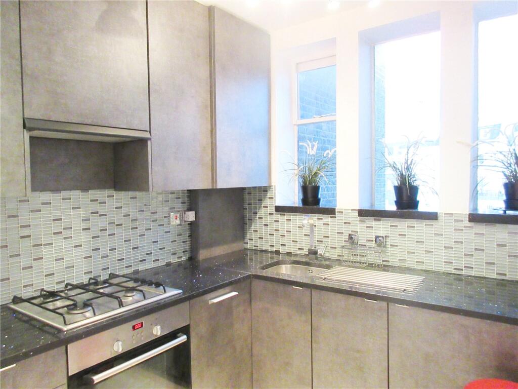 Apartment in London - More