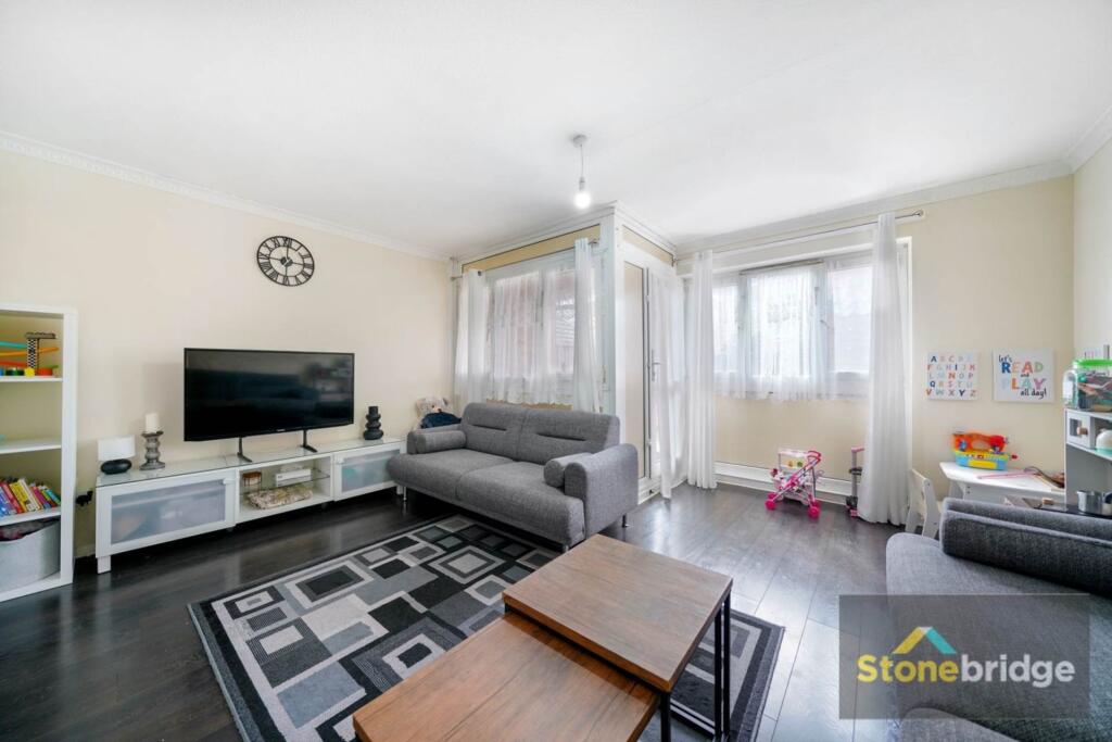 3-bed flat on Warrior Square, Manor Park, E12, £360,000