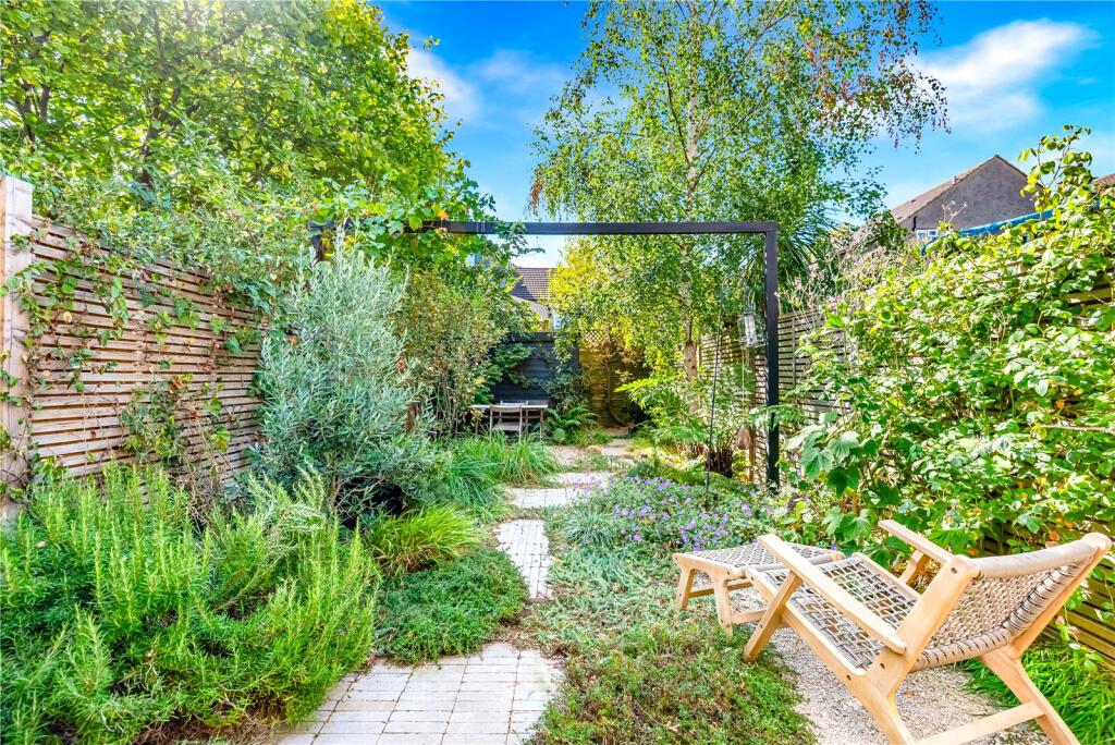 House in London, Higham Hill - View 4