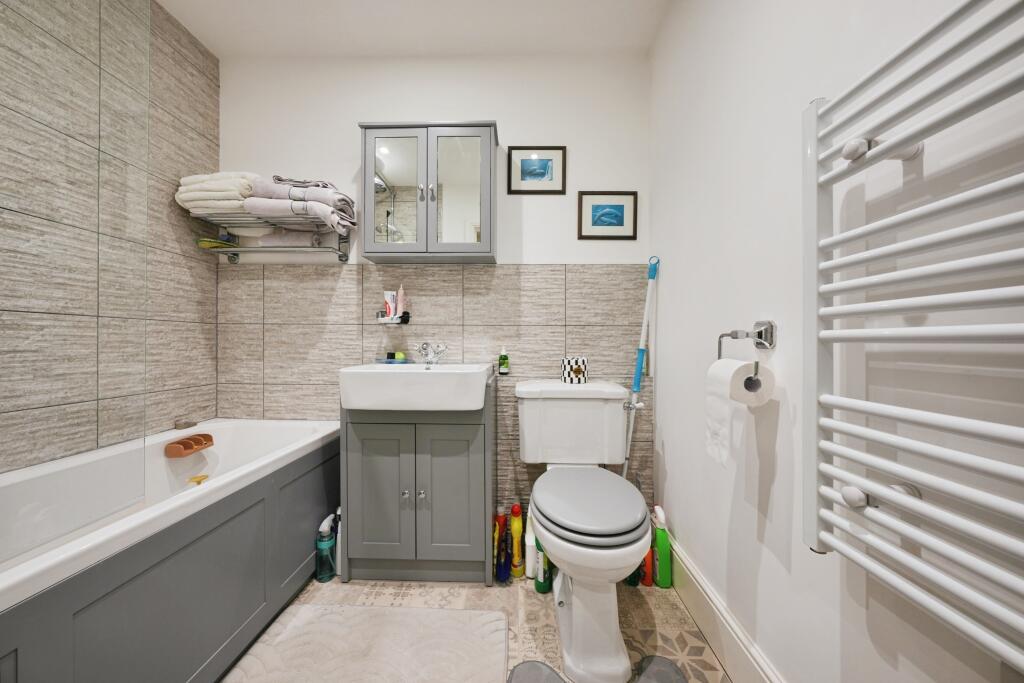 Apartment in Weston-super-Mare, North Somerset - More