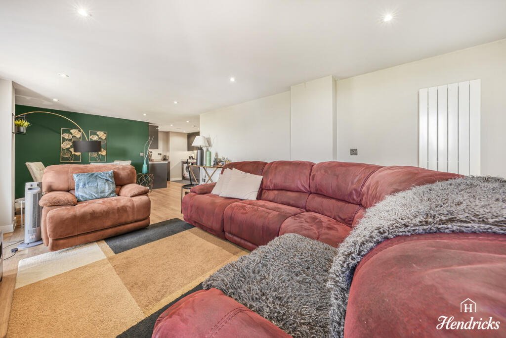 Apartment in Southend-on-Sea - View 5