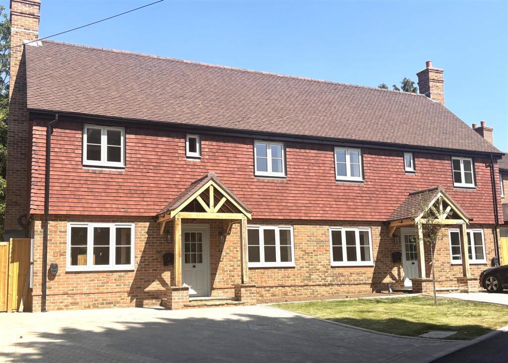 Main image of property: PADDOCK GROVE, EFFINGHAM