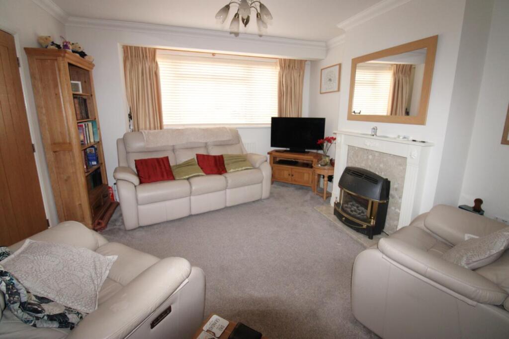Peterborough Avenue, Upminster, Essex photo 2