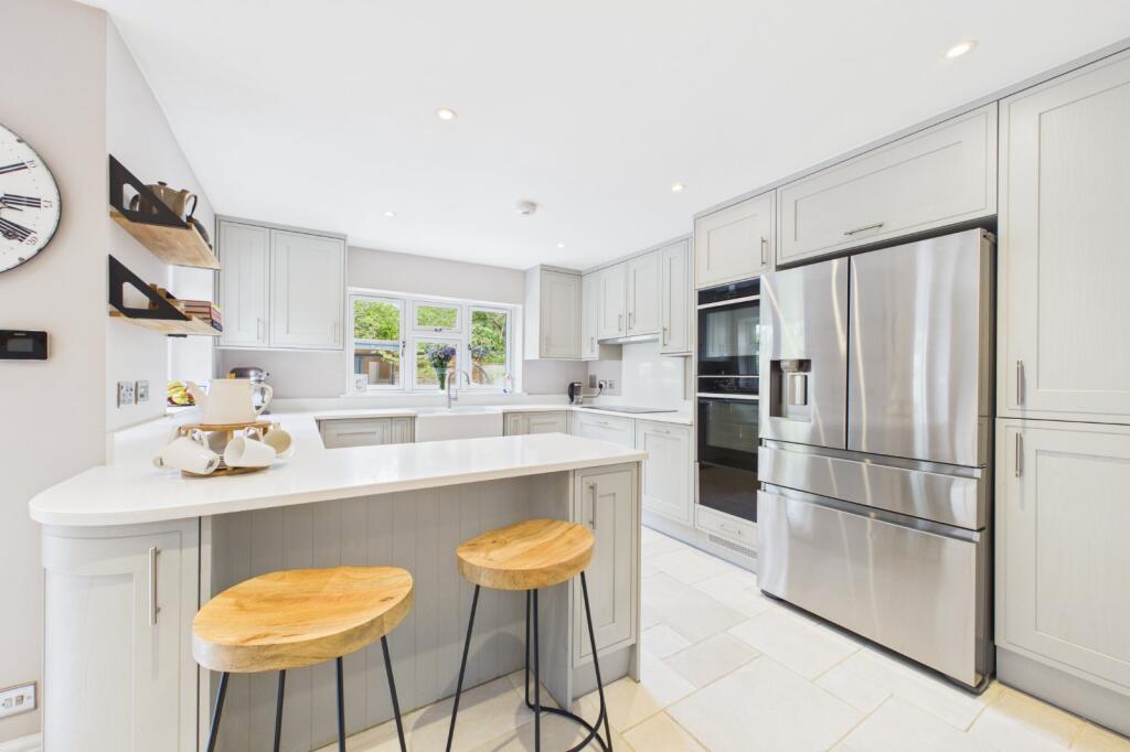Finchampstead Road, Wokingham, Berkshire, RG41 photo 3