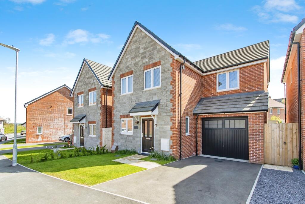 3-bed detached on Valley Road, Templecombe, £335,000