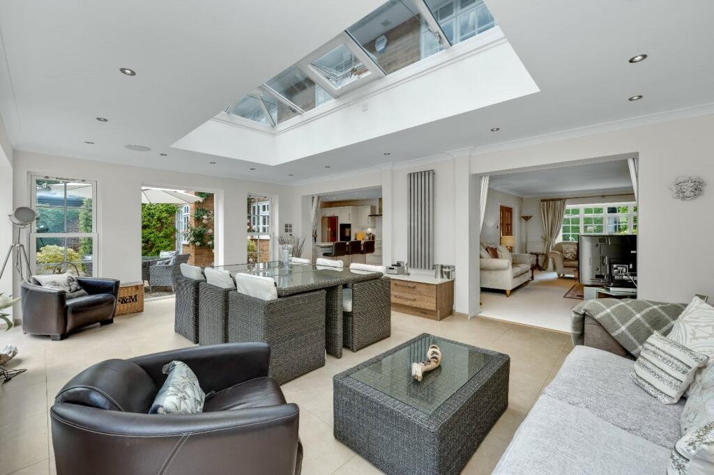 Meadway, Esher, Surrey, KT10 – další