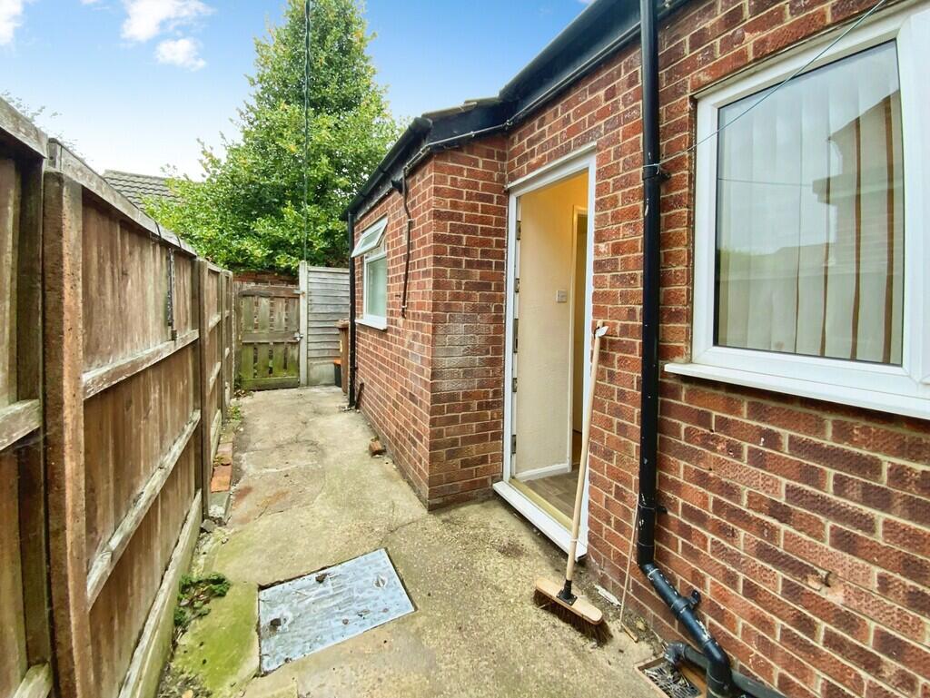 House in Lincoln - View 4