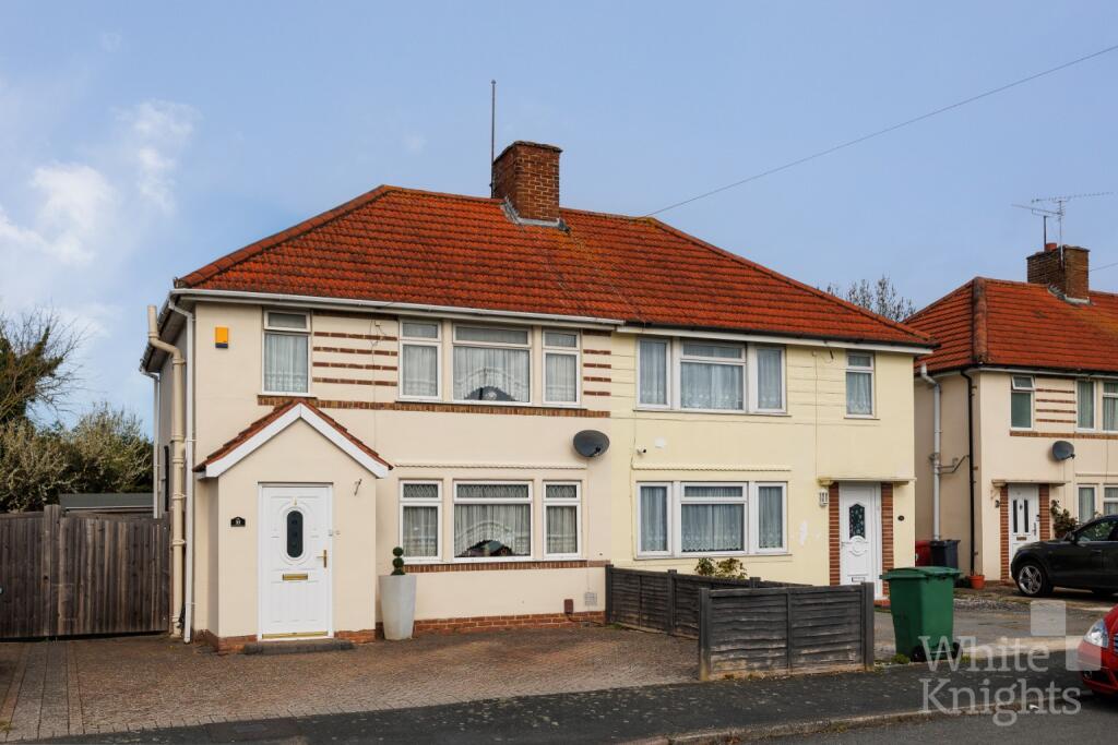 Main image of property: Heatherden Close, Reading, Berkshire, RG2 8SB