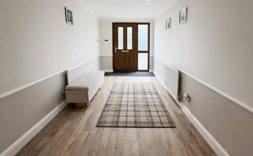 House in Halifax - View 5